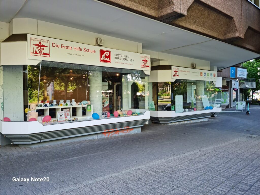 Schaufenster der Erste Hilfe Schule in der Hansastraße 101 Dortmund